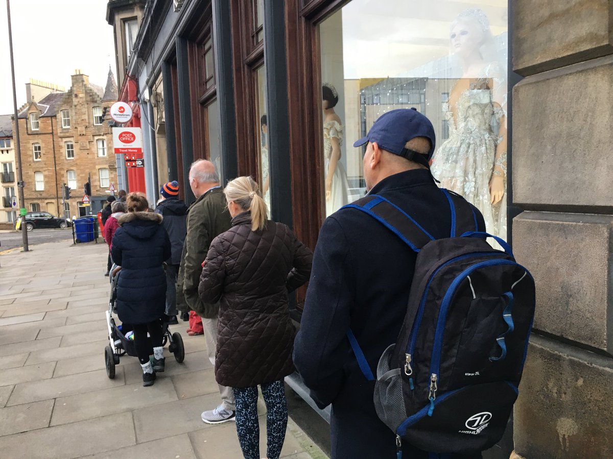 nipsweetie's tweet photo. Completely forgot what time of year it is when I thought “I’ll just pop to the post office” #Eedjit https://t.co/Qi6w8LIYYx