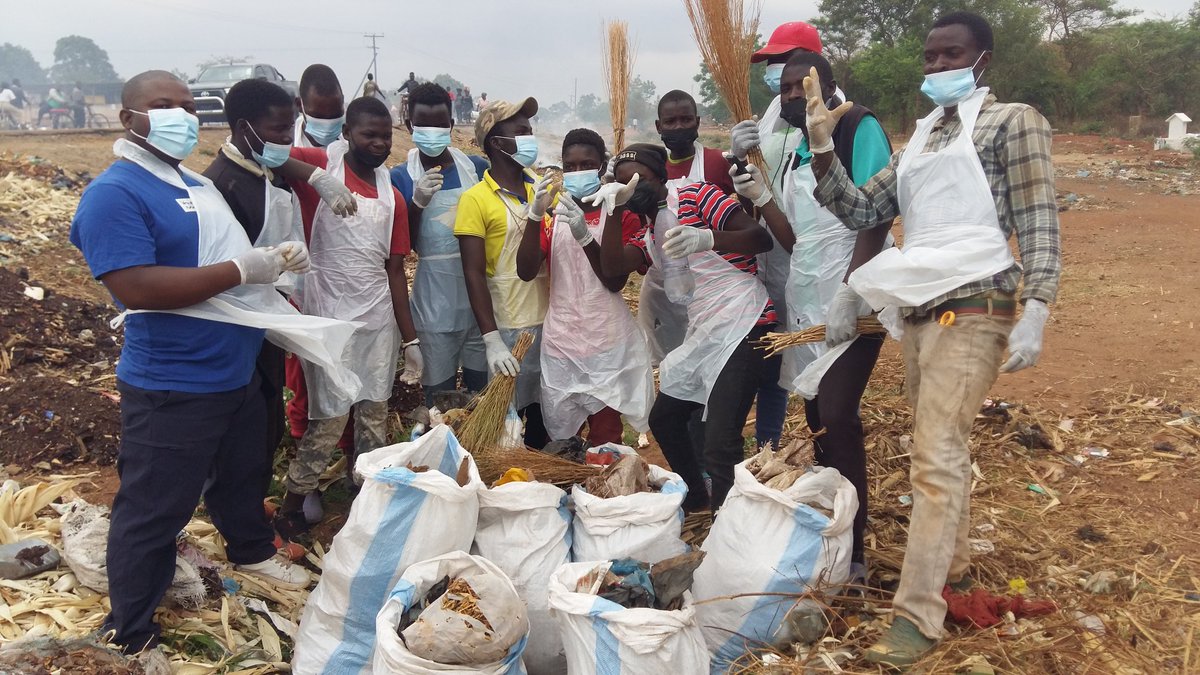 WeCleanWeGreen's tweet image. This is why our team of 50 young volunteers embarked on #plasticpollution fight in Malawi.

We are ridding #clogged plastics from rivers; markets; towns; schools, hospitals and other hot spots....  All needed is equipment to expand to more areas... 

#Stop #plasticpollution
