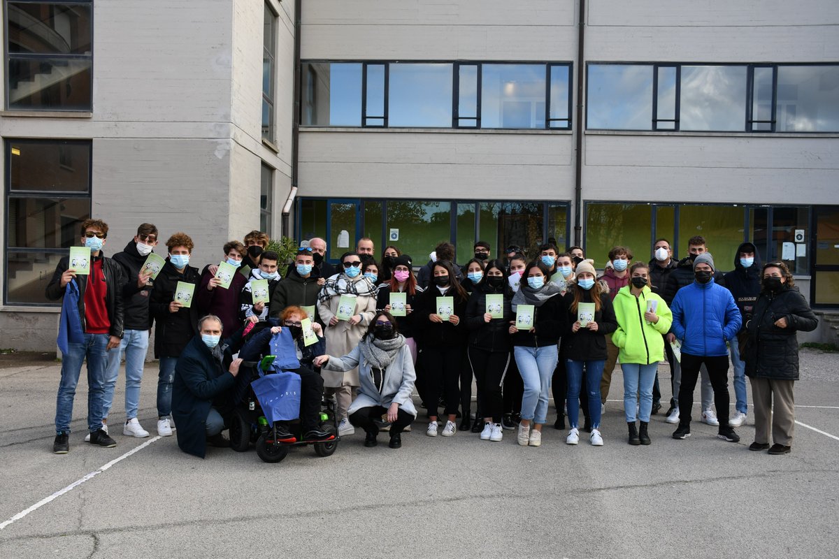 Happy to see the enthusiasm behind the masks of the students in the school "ITCG G. Cerboni" in the stunning Elba island, receiving the YENESIS Guide on Sustainability.
Hoping the Guide will help them to find their way in tomorrow’s Green Market!
<a href="/YenesisProject/">Yenesis Project</a> <a href="/EEANorwayGrants/">EEA and Norway Grants</a>