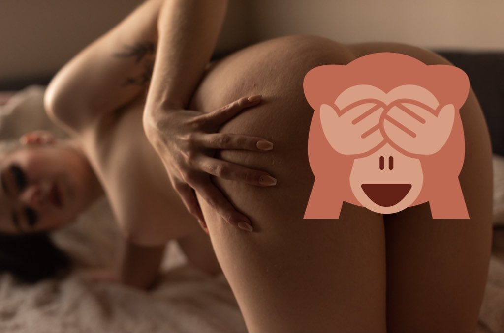 Kiss my ass 😝💗 full pics on my onlyfans 😘

Photos by: <a href="/Shadow_Saint_/">Shadow Saint Photography</a>