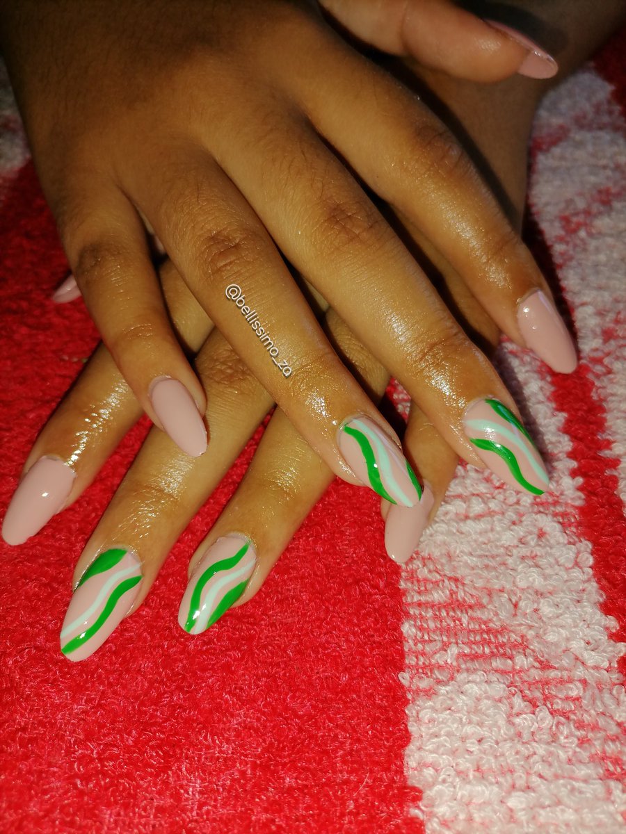 anxshka_cpt's tweet image. Some abstract

#fullcovertips #almondnails #swirlnails #selftaughtnailtech #gelnails #gelxnails #nudenails #nudeshades #nailtechstudent #smallbusiness