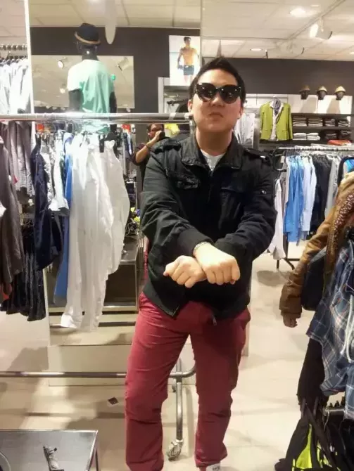 FDS_NB17's tweet photo. I’m gonna tell my kids this is PSY. 🕶️ #BoraKim https://t.co/lx1JbLwEqK