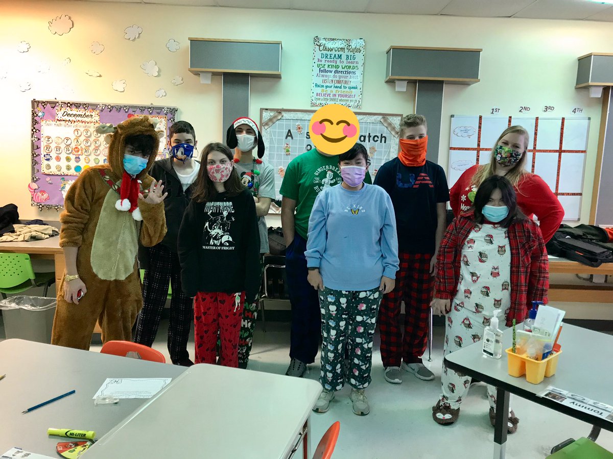 JennaNewmarker's tweet photo. We love Pajama Day! @TabbHSTigers #totalTabb https://t.co/6D5IyGOseQ