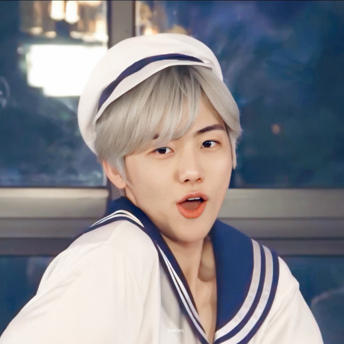 ด้านหลัง                                        ด้านหน้า