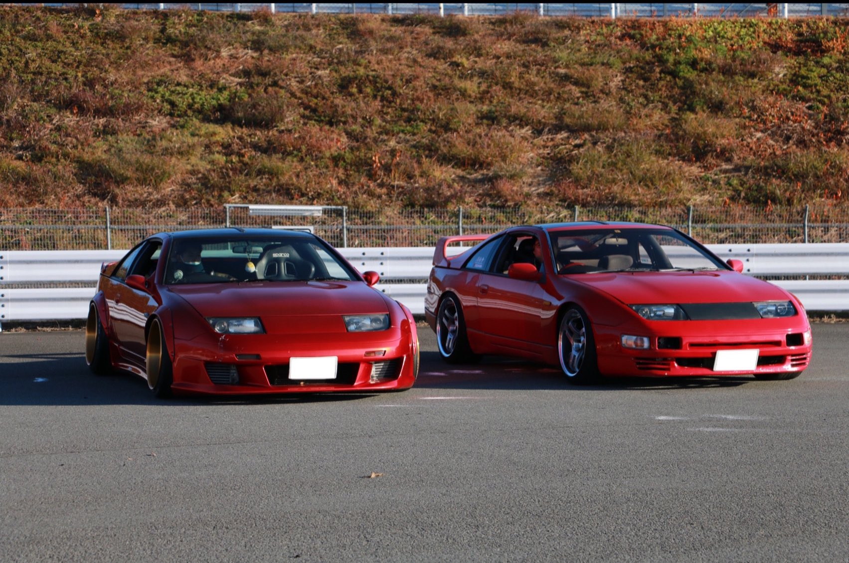 Nao P7をエンジョイしていたお二人w 赤い車は速い の代表格 かっこよくて速いとか反則だ Z32 300zx チューニングカー T Co Psb7yicpaf Twitter