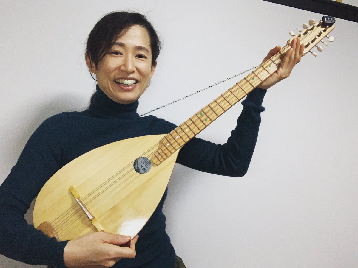おNewの楽器届いたー！ ブルガリアのタンブーラ！！ 8弦4コースです 