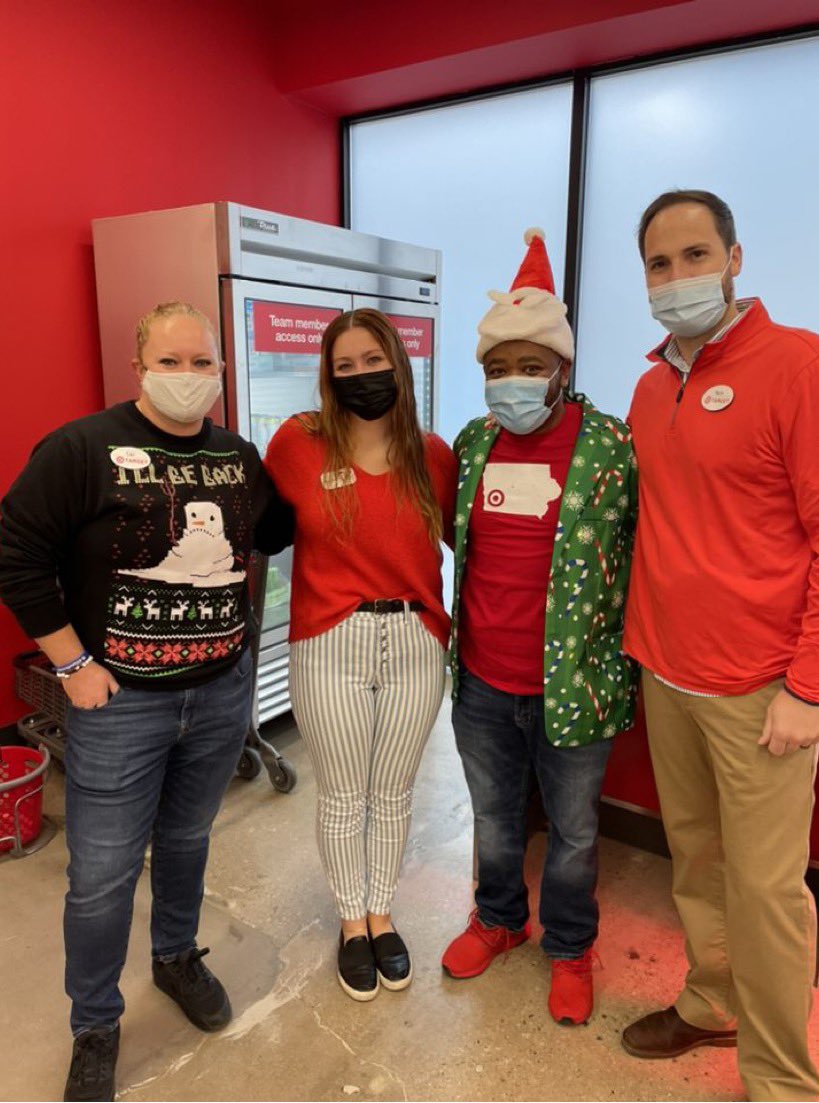Kaitlin_Schager's tweet image. Way to go @AndrewAustinTGT &amp;amp; JD on bringing care grow and win together at #T3374 We are all so lucky to have you! On top of culture our team drove sales with the best overall comp in #D127 Thank you @natelane39 @Car4AP &amp;amp; Gio for spreading joy to our team this morning! @Le_Hulett