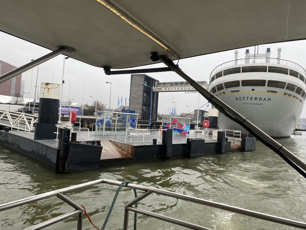Ongegrijpelijk dat veerverbinding <a href="/waterbus/">Waterbus van Blue Amigo</a> tussen Katendrecht en Centrum m.i.v. 1 januari ‘22 er niet meer is: staat haaks op gemeentelijk beleid <a href="/judithbokhove/">Judith Bokhove</a> , toch?