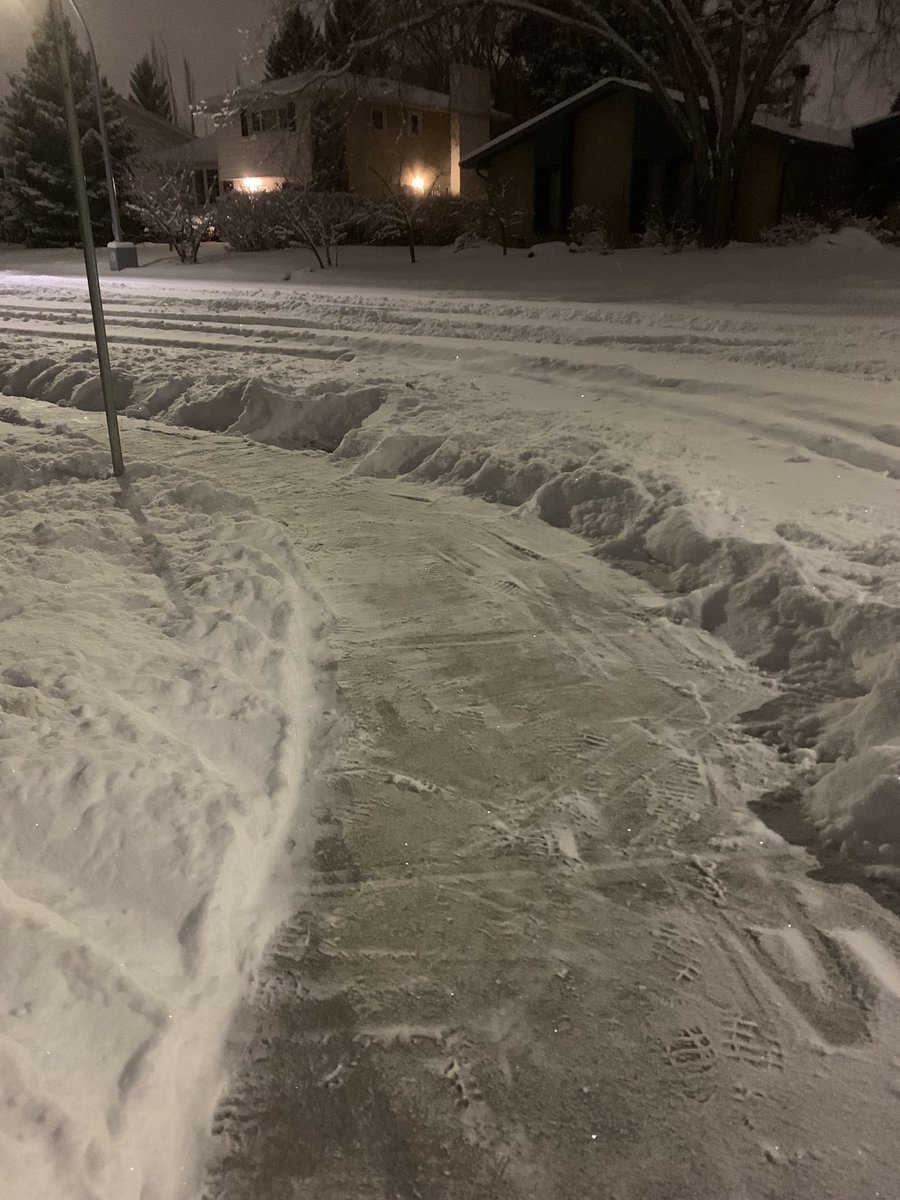 scodonnell's tweet photo. Thanks for keeping me company (via my headphones) as I shovelled this morning @EdmAMCBC! Made the time fly as I worked my way around the dreaded corner. #yeg https://t.co/vxuLkWMtia