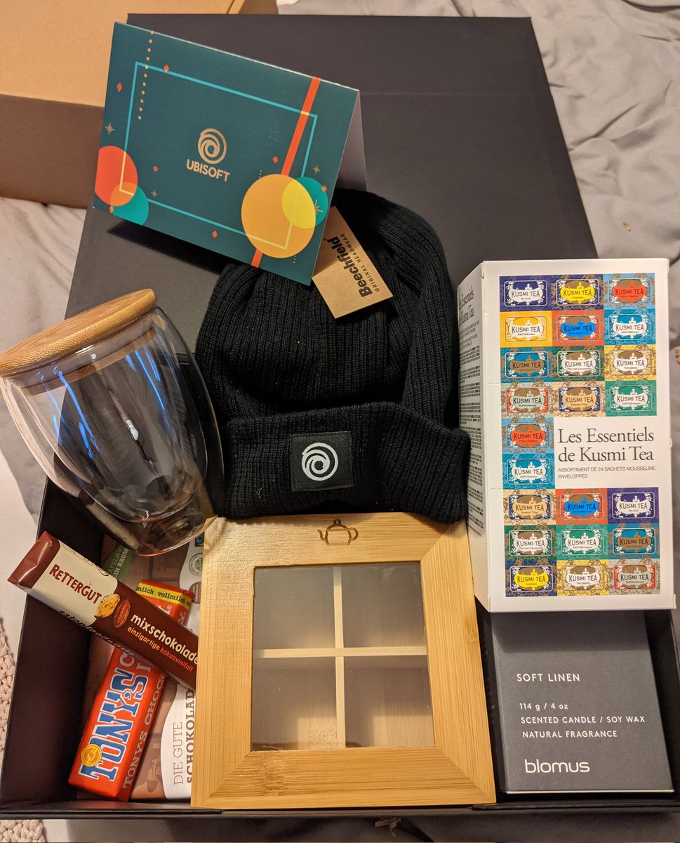 Why is Ubisoft Düsseldorf better at gifting than I am? Ty for this cozy care package <a href="/UbiDusseldorf/">Ubisoft Düsseldorf</a> ❤️