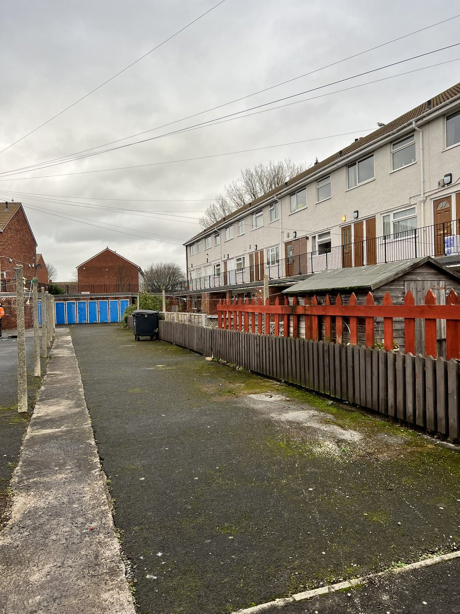 A couple before &amp; after pics following skip day &amp; clean surrounds doing some great work!👍🏻😃 A resident thanked us for the skip day, he said otherwise he had no other way of removing his items and said it would have stayed in his garden! <a href="/HomesSedgemoor/">Homes in Sedgemoor</a> #GoTeamHiS #skipday