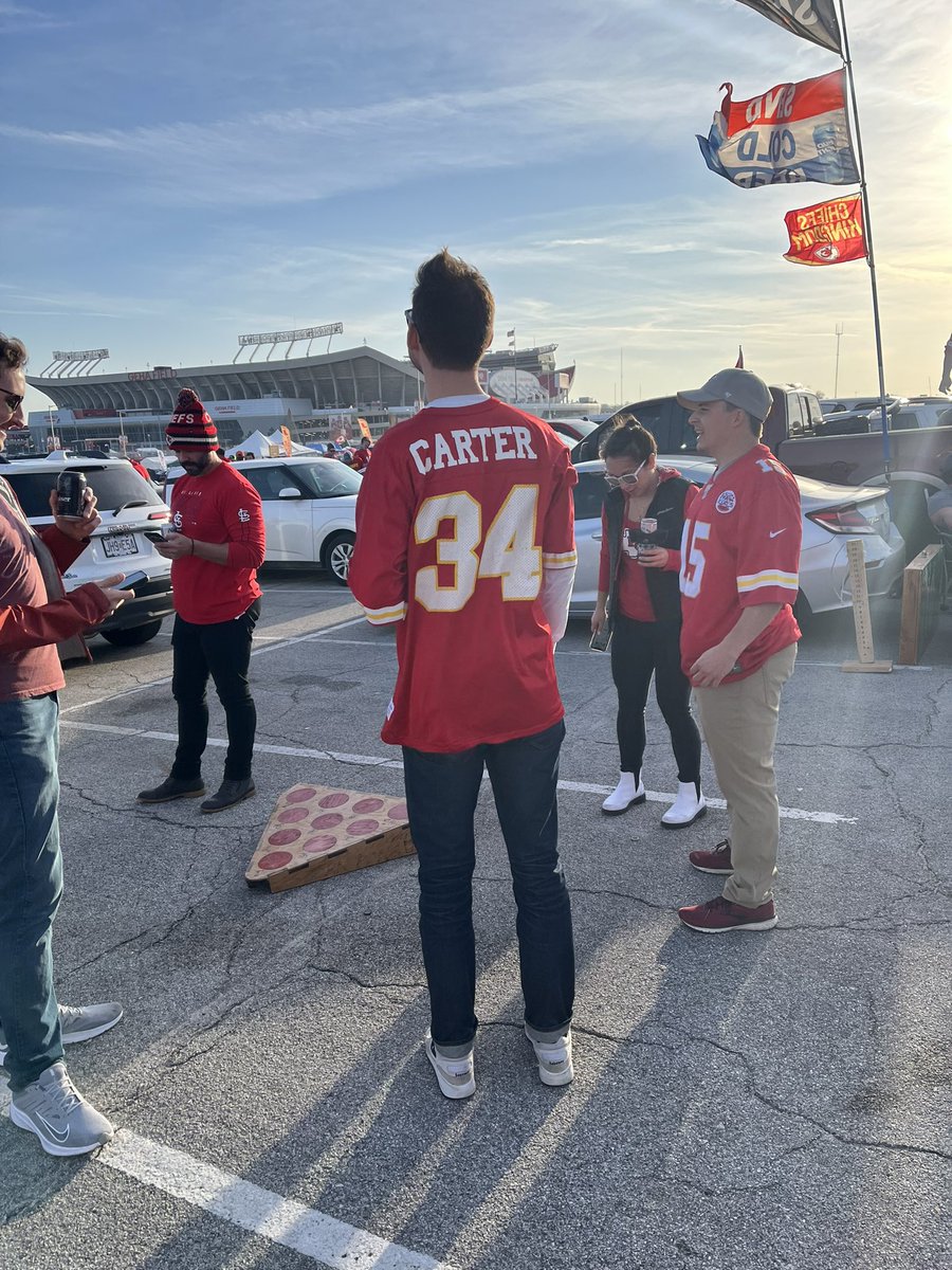 PalmGarrett's tweet photo. @gmfb @KyleBrandt @PSchrags #NotNewJersey in the sea of red. https://t.co/EI9fccfqvs