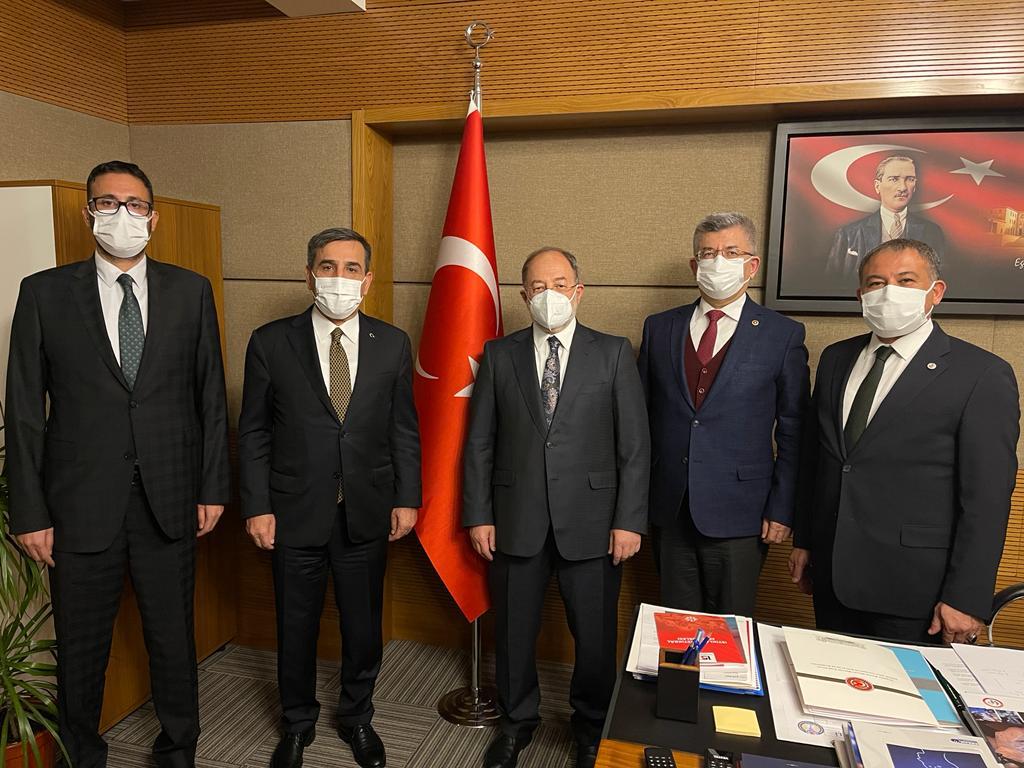 2) Ziyarette, sağlık çalışanlarının ücretlerinde artış sağlayacak düzenleme ile ilgili olarak taleplerimizi ve çalışanların beklentisini aktardık.