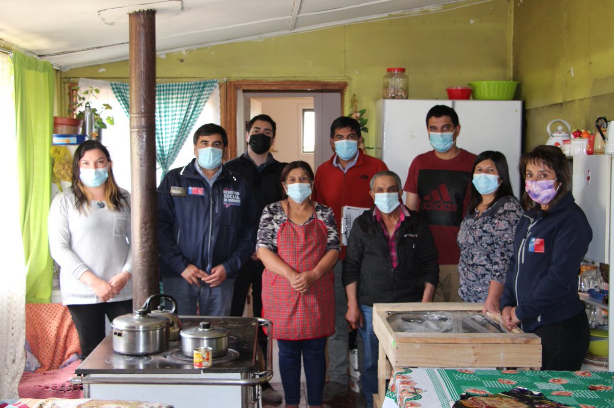 MDSAysen's tweet photo. En #VillaCerroCastillo y en #PuertoIbáñez se entregó el equipamiento correspondiente a las familias del #ProgramaHabitabilidad convocatoria 2020, junto a @mdsaysen, @Fosis_Aysen y @Munirioibanez 🇨🇱 https://t.co/leDTACUR1g