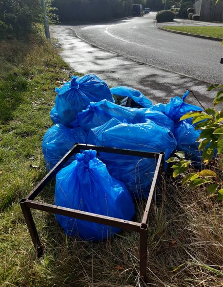 NWLEnviro's tweet photo. This is now a familiar sight all across #Leicestershire

THANK YOU to all of our volunteer litter pickers for their dedication, commitment and hard work in helping make North West Leicestershire a cleaner place to live and work.
#LoveWhereYouWork 
#LoveWhereYouLive https://t.co/FRYsjA4Kuh