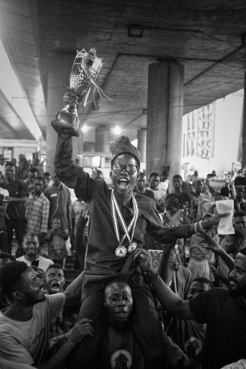 Tunde_OD's tweet image. Adeoye Fawaz, an 18 year old boy who works as a bus conductor and has lived years of his life Under oshodi bridge emerged as our overall champion in both chess and mental maths.

A star is born.