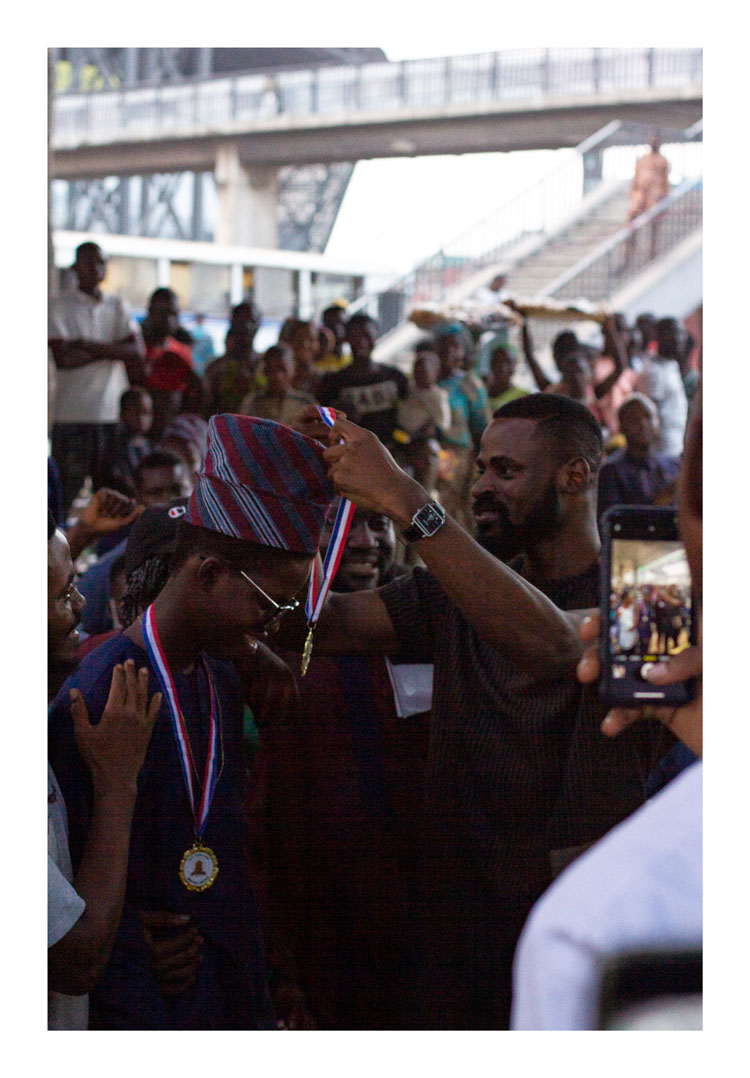 Tunde_OD's tweet image. Adeoye Fawaz, an 18 year old boy who works as a bus conductor and has lived years of his life Under oshodi bridge emerged as our overall champion in both chess and mental maths.

A star is born.