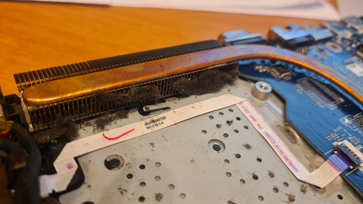 Pogotowie_IT's tweet photo. #Lenovo 250 #G4
Niby tylko jeden #badsector, ale dysk do wymiany.
Notebook 💻 dostanie trochę życia na dysku SSD. I chyba wypadało by go trochę wyczyścić 🧹 https://t.co/aqpIJuostd