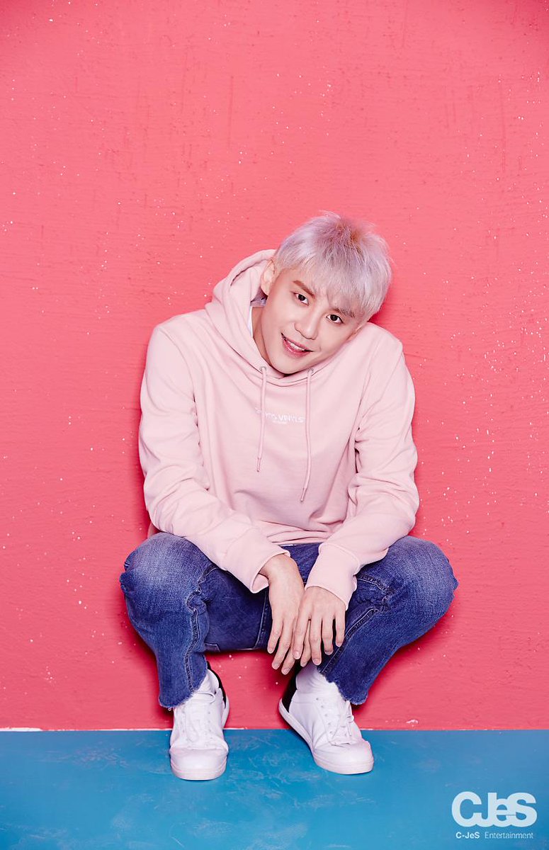slowly2292's tweet photo. #Happy36thXIADAY
#준수로_물든_오늘_샤데이

사랑해 나의 요정💛 https://t.co/JKKzU3tKN2