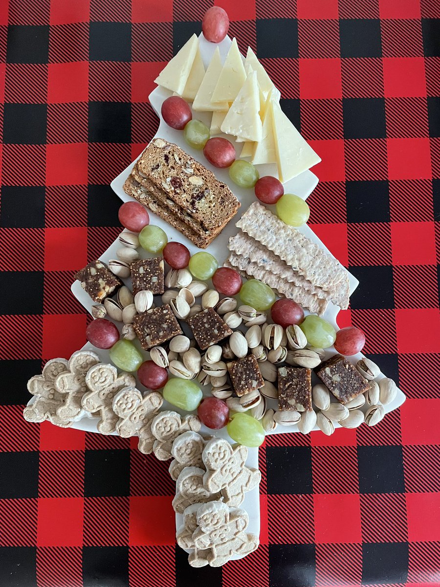 [ad] Celegrape with <a href="/GrapesfromCA/">Grapes from California</a>! They always add so much to any snack tray--color, juicy flavor and health benefits. Plus, they pair so well with cheese, nuts and other holiday snacks.
Here’s to a wonderful holiday season and a healthy 2022!