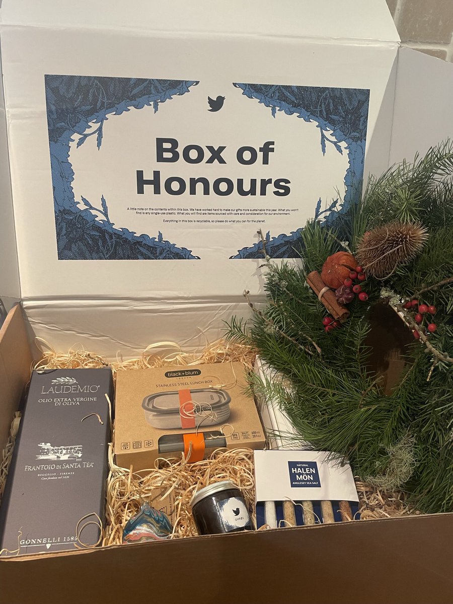 Honoured to be honoured by the best team out there ❤️
Thank you and Merry Christmas <a href="/bailesy/">CJ Bailes 😏</a> <a href="/Shladams/">Louise Adams</a> <a href="/MrBoak/">Matt 🚀</a> 🎄⛄️🎅🏻