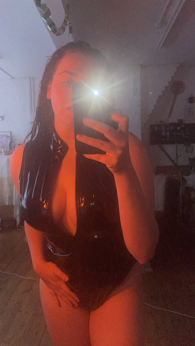 Gifts from subs 🥰🥰🥰 https://t.co/FMtCabaTts