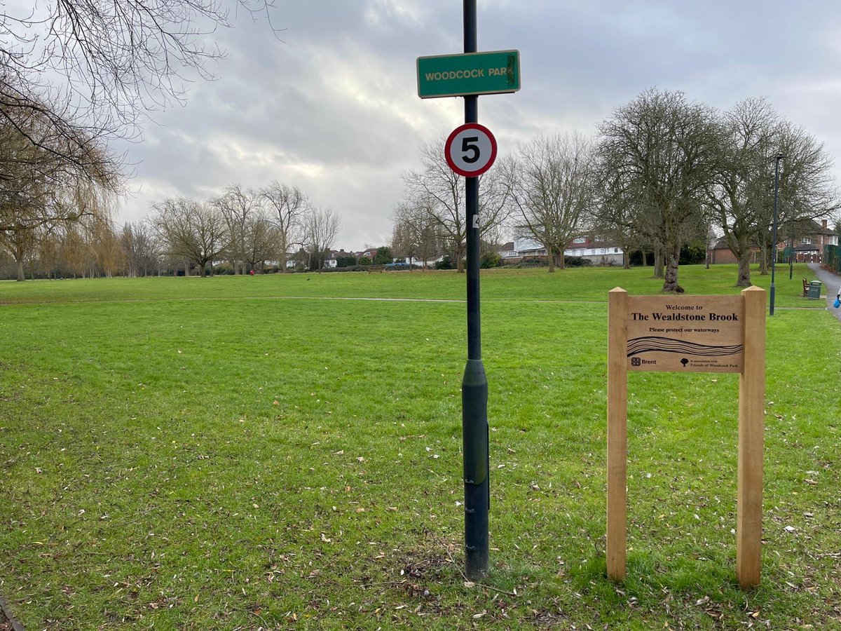MPSKenton's tweet photo. Officers from @MPSKentonQK, @MPSFryent and @MPSBarnhill conducted VAWG patrol ensuring females felt safe in woodcock park.

Officers also conducted weapons sweeps whilst volunteers cleared any litter in the area.

#VAWG https://t.co/rwl3Lqmugm