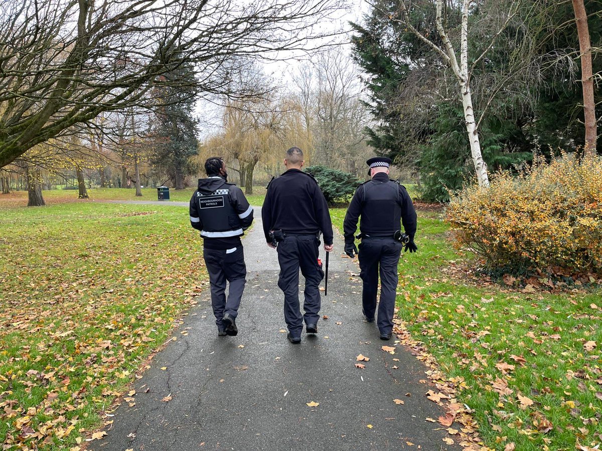 MPSKenton's tweet photo. Officers from @MPSKentonQK, @MPSFryent and @MPSBarnhill conducted VAWG patrol ensuring females felt safe in woodcock park.

Officers also conducted weapons sweeps whilst volunteers cleared any litter in the area.

#VAWG https://t.co/rwl3Lqmugm