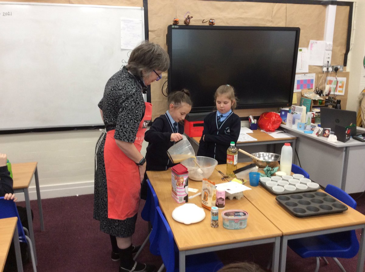 Y3Mabs's tweet photo. Mrs Lockett or Mary Berry? We have been making tasty muffins for our DT lessons.After some market research we chose double chocolate for our recipe. https://t.co/dldnIhlVxk