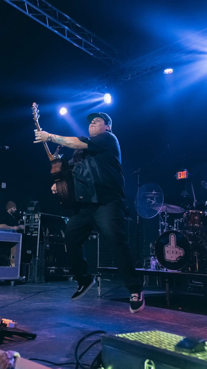 gioandtheguns's tweet image. I think vans make me jump higher cause they use em for kick flips and shit