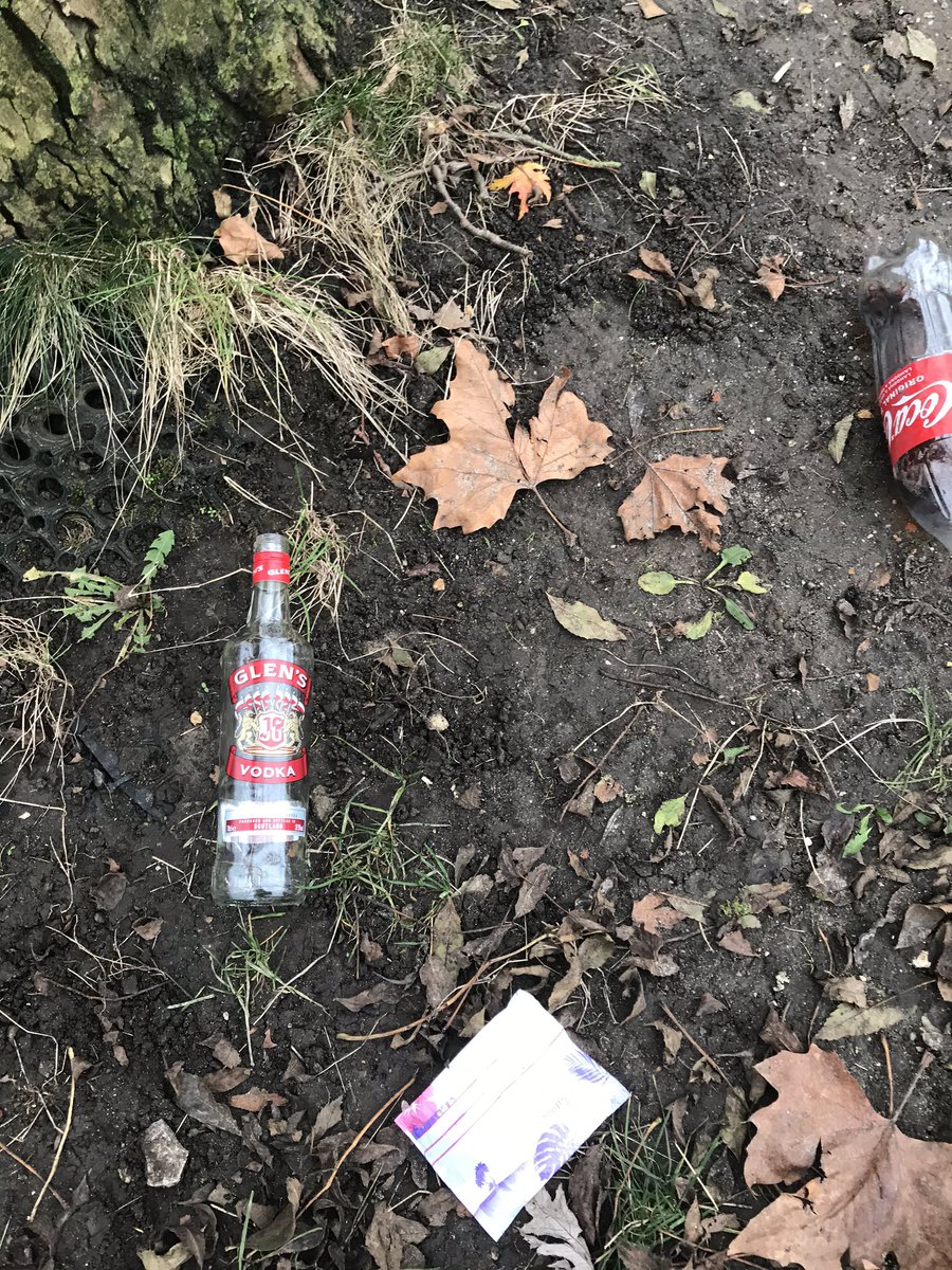 FG_Tracey's tweet photo. So if you are the sort of adult who thinks it ok to party in a children’s play area-I guess you are not going to take away your drug &amp; paraphernalia. 🤬🤬🤬We cleared it away @MaygrovePeaceP1 @CamdenCouncil #fuming #safety @MPSWestHampstd https://t.co/EHYkkjVGqy