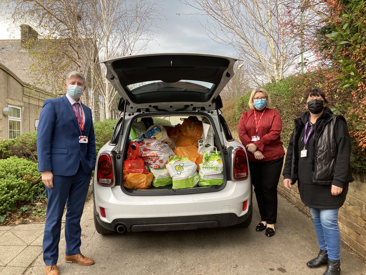 Revalliharding's tweet photo. A huge thank you to @nmpsch family for the amazingly generous donations of food.. it will all go to local families. I was stunned when went to collect the food today. ❤️🥰 thank you. https://t.co/UDmz6eyYrc