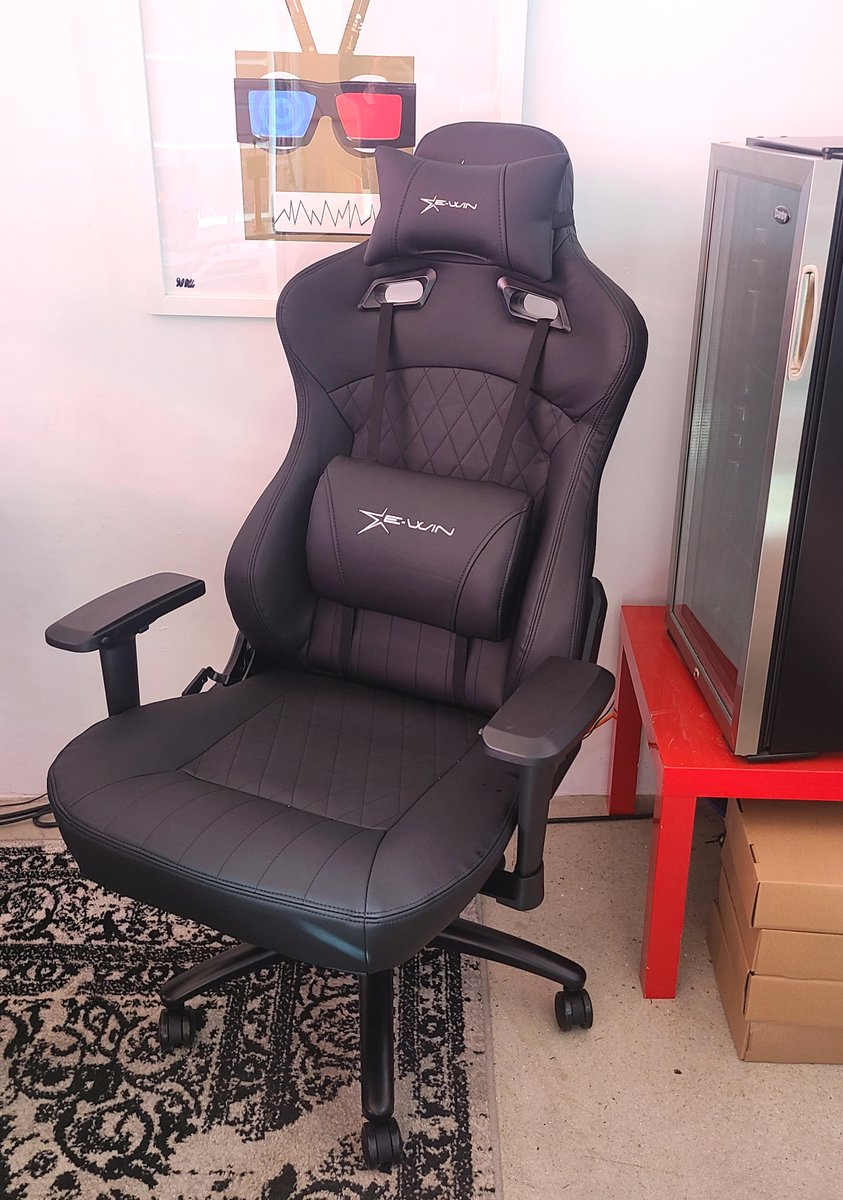 Loving our new battle station chair from @ewinracing - review up shortly