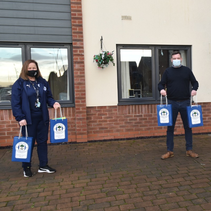 LaticsCommunity's tweet photo. 🙌 Our 𝗖𝗵𝗿𝗶𝘀𝘁𝗺𝗮𝘀 𝗔𝗽𝗽𝗲𝗮𝗹 has hit £5⃣0⃣0⃣0⃣!!

💙 A massive 𝗧𝗛𝗔𝗡𝗞 𝗬𝗢𝗨 to those who have donated so far as we tackle loneliness over the festive period!

A reminder tomorrow is the final day to double your donation! 👇

@WiganAthSC | #wafc 🔵⚪️