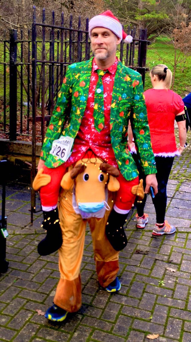 KevinChurch12's tweet photo. @SodexoUK_IRE #SodexoFestive5 incorporated into @YeovilTownRRC Santa Dash in aid of @STOP_HungerUK  and  @YHCharity Love this event 🎄🎅🏻🏃‍♂️❤️ https://t.co/F9kfPJtBh1