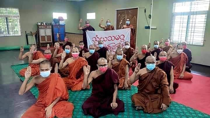ActivistLittle's tweet photo. Anti-coup revolutionary domestic strike by Mandalay's Monks Union. 🙏🏻

#Dec14Coup #HelpPoliticalPrisoners #WhatsHappeningInMyanmar https://t.co/t2f4WFB9rr