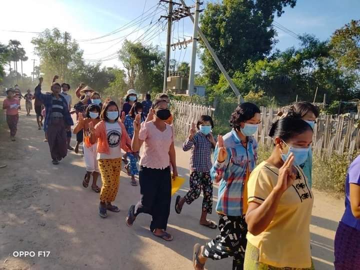 DemoRevoMM's tweet photo. Anti-coup revolutionary strike in a village from Sagaing's Yinmabin. 🪧

#Dec14Coup #HelpPoliticalPrisoners #WhatsHappeningInMyanmar https://t.co/QWLhqpbFT6