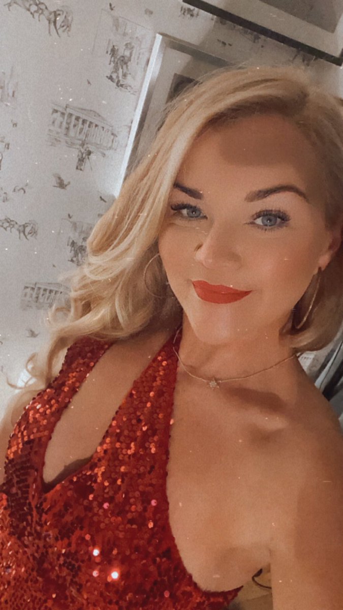 angelina_belle_'s tweet image. There are no loosers at Christmas #theredone ❤️💋