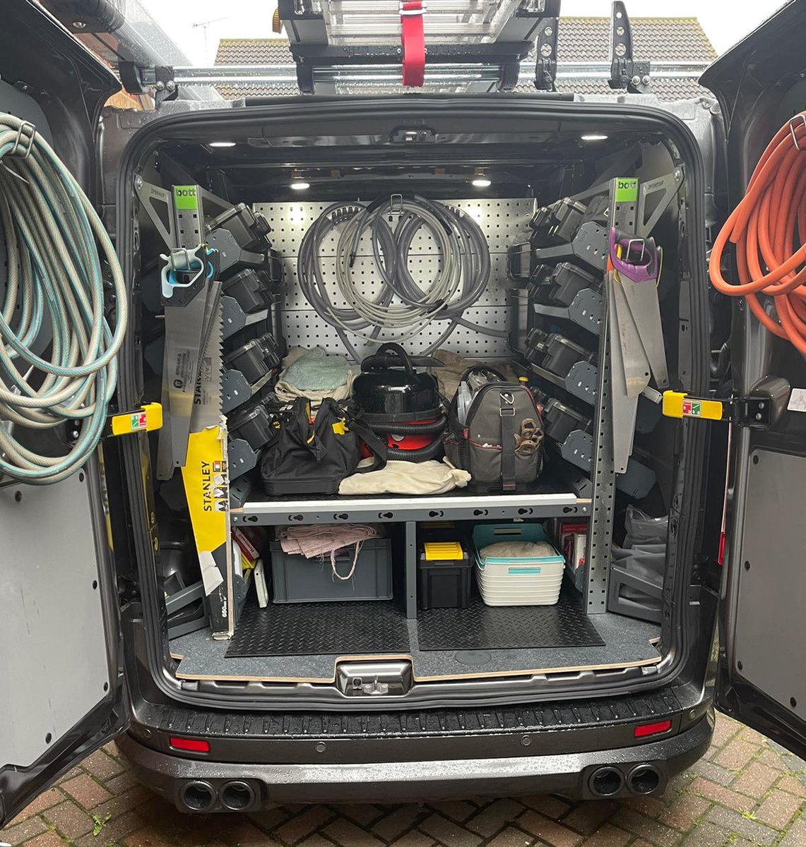 Astuce de la semaine💡

En séparant l’arrière et l’avant de son utilitaire avec des panneaux perfo, Nathan un de nos clients, plombier en IDF a créé deux aménagements de véhicule en un.🤯

✅RDV ici : bit.ly/3rRN7gc

#aménagementdevehicules #bottsmartvan #worksmartbott