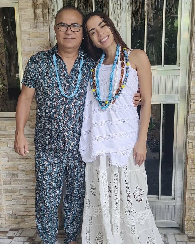 AnittaPress's tweet photo. Anitta's Candomblé priest shares a new photo with her. 🤍 https://t.co/9fhAo0hez8