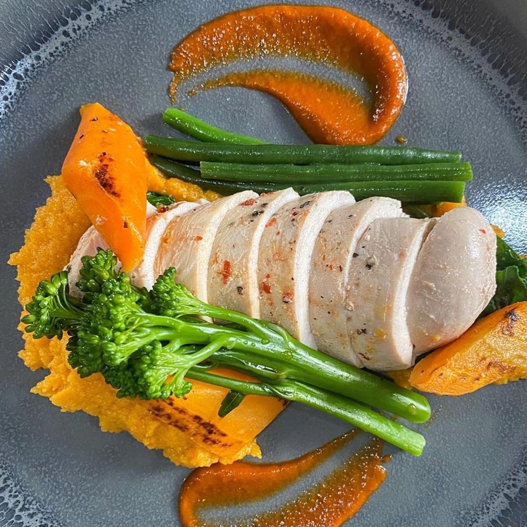 crueljohno's tweet photo. An example of the food that @Preptoplate20 produce & deliver #RolledChickenBreast #PrepMeal #CleanLiving #HealthyLifestyle https://t.co/h3ujMoHXl0