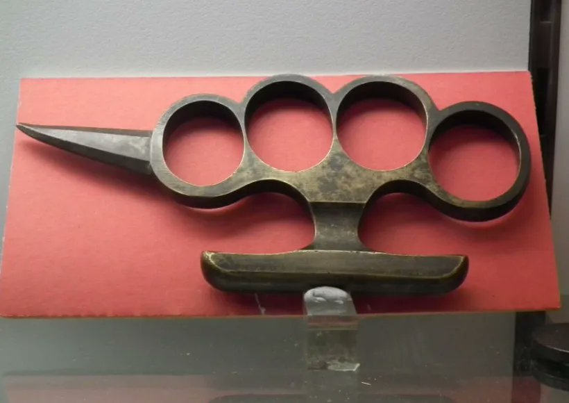 surgeonshall's tweet image. This knuckle-duster belonged to dentist Frederick Smith. Smith was a dentist in Chesterfield. He carried this knuckle-duster as protection from "highwaymen" on his weekly horse drawn cab journey to his practice in Alfreton.