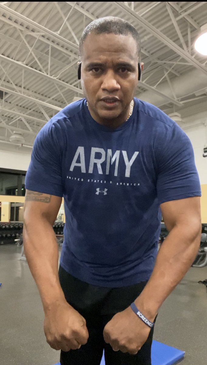 PhShabazz's tweet photo. Treadmill Wisdom

Be a flower! Flowers  don't compete with the flower next to it, it just blooms when the sun hits it! Dr.K🌻🌷🌹

# it doesn't have to throw shade on the other flower to grow 🌿🌗🌘🌑 https://t.co/oC7tvqPEE4