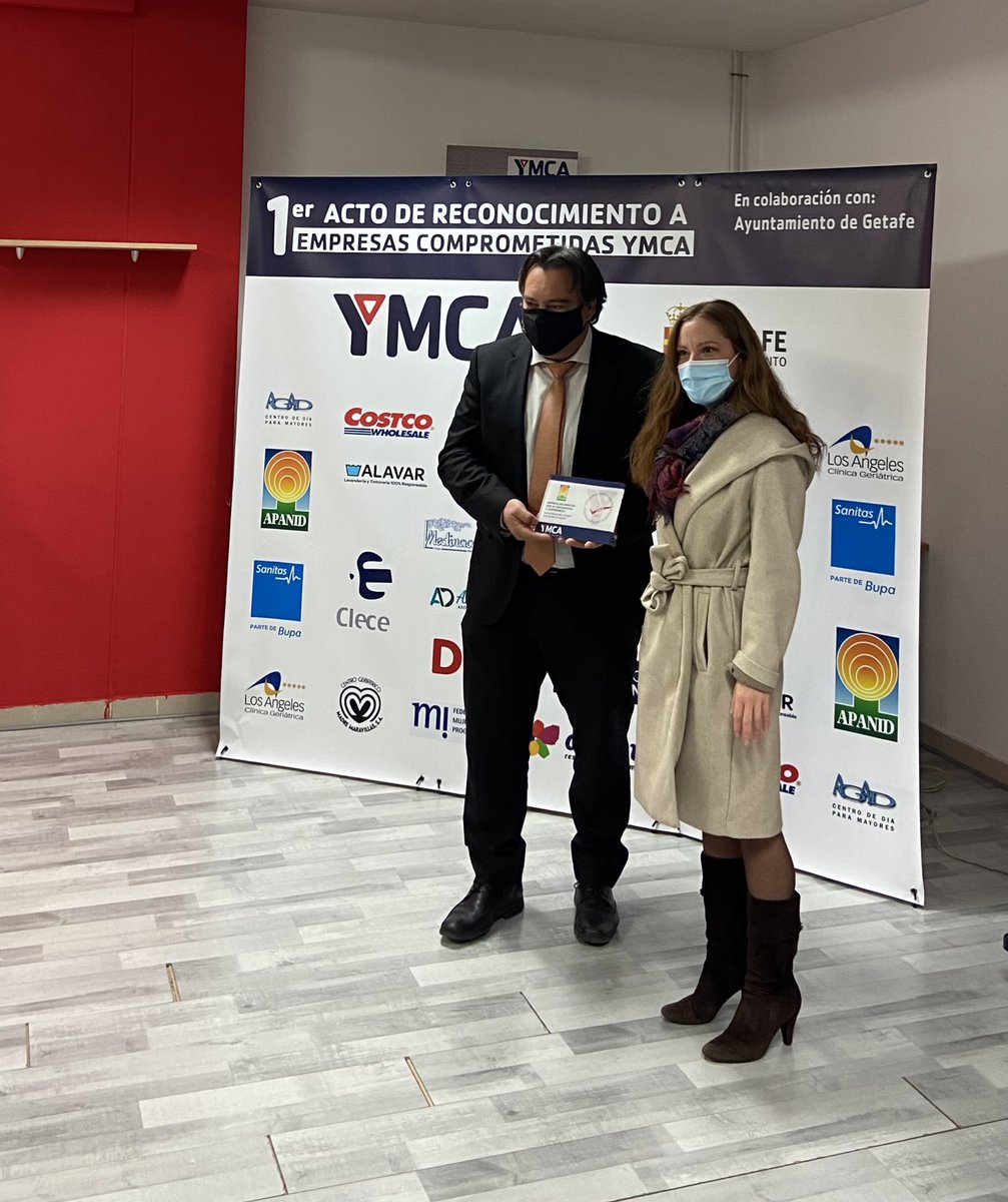 ymca_esp's tweet photo. Reconocimiento #YMCA a #EmpresaComprometida @apanid
Recoge Juan Agudo Villa, Director General de APANID.
#Empleo #Formación #YGetafe https://t.co/tdTy2L6nFi