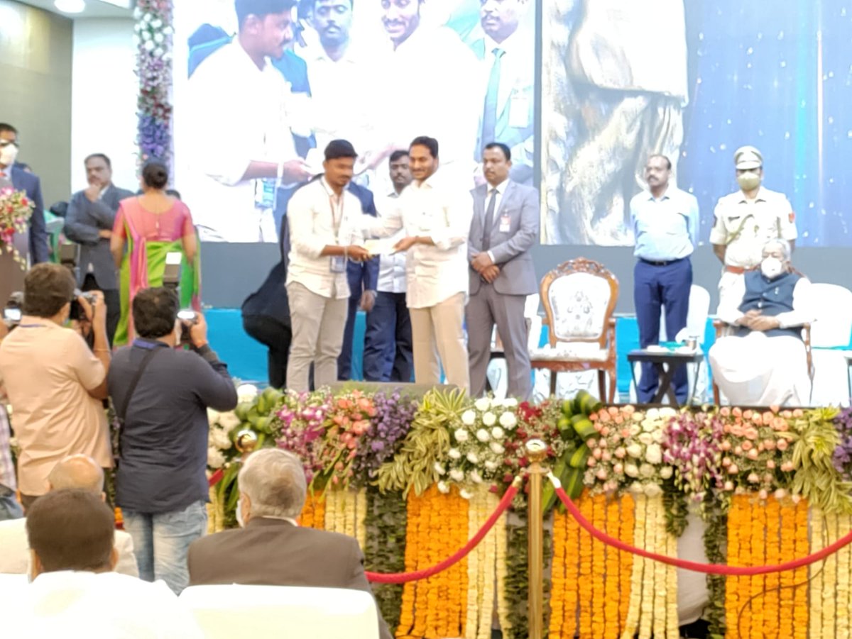 'Andhra Kashmir Tribal Farming & Marketing Producer Company Ltd' from Vishakapatnam, which is identified and promoted under APII&AT Project , by MANAGE, received YSR Award  2021 #farmersofindia #fpos #agricultureandfarming  #manage #FPC 
@chandraagri
 
@DrAshwiniDarek2
 
@MANAGE