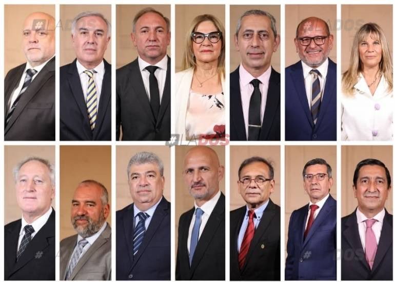 CParitaria's tweet photo. #Corrientes #NuevoGabinete
#AsumeValdes
#ParidadDeGenero
#PatriarcadoFeudal
#Misoginia 

Dos ministras y las mismas caras de los mismos eternos hombres ampliamente cuestionados. https://t.co/5wJkAbLlPn