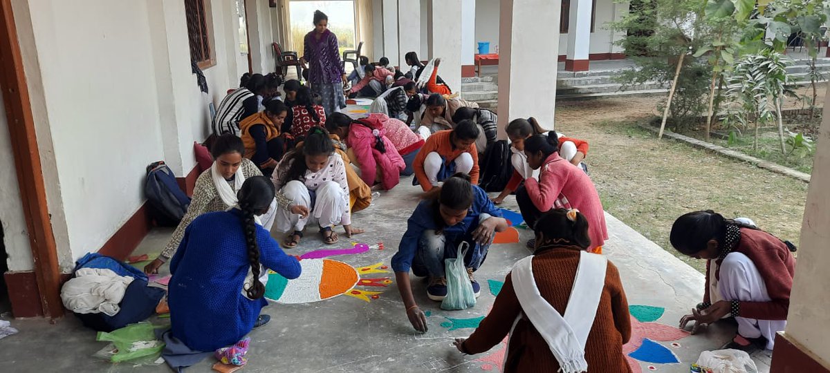नेहरू युवा केन्द्र में मतदाता जागरूकता कार्यक्रम के अंतर्गत रंगोली का आयोजन किया गया <a href="/DmAmethi/">DM Amethi</a> <a href="/cdoamethi/">CDO Amethi</a> <a href="/SpokespersonECI/">Spokesperson ECI</a> <a href="/ECISVEEP/">Election Commission of India</a>