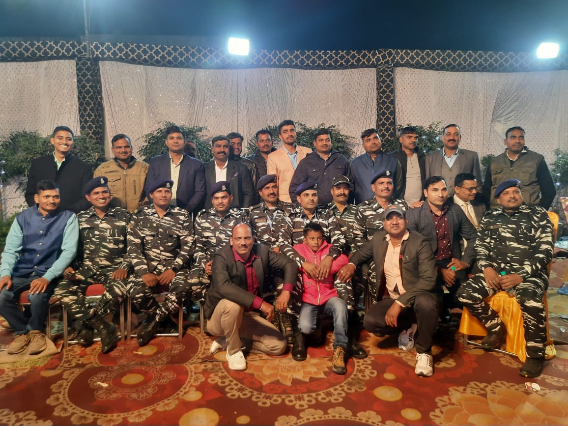 Brothers for life:

As elder brothers, CRPF personnel attended the wedding ceremony of Ct Shailendra Pratap Singh's sister. Ct Sahilendra Pratap Singh of 110 Bn #CRPF made supreme sacrifice on 05/10/20 while valiantly retaliating terrorist attack in Pulwama.

#GoneButNotForgotten
