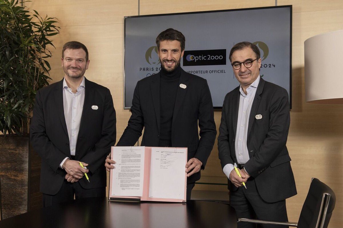 🔥 <a href="/optic2000/">Groupement Optic 2000</a> annonce être supporteur officiel des Jeux Olympiques et Paralympiques de <a href="/Paris2024/">Paris 2024</a>.
<a href="/TonyEstanguet/">Tony Estanguet - OLY</a>, Président de Paris 2024, Olivier Padieu, Président d’Optic 2000 et <a href="/Ben_Jaubert/">Benoît Jaubert</a>, Directeur Général, viennent de signer le partenariat entre #Paris2024 et #optic2000