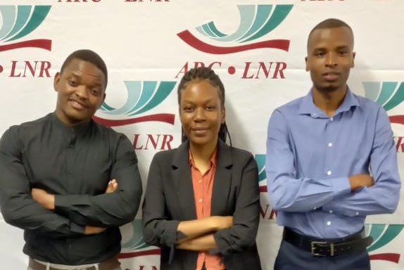 UniMpumalanga's tweet photo. Three Masters students showcased their preliminary research results at the Postgraduate Research Open Day held by the Agricultural Research Council (ARC)-Tropical and subtropical Crops (TSC) Nelspruit and also presented at the 23rd Symposium of Nematological Society of SA in CT. https://t.co/pNwwyM9phi